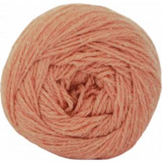 Hjertegarn Organic Trio 5024 Indhold: 50% organisk merinould, 25% organisk bomuld, 25% silke Vægt/længde: 50 g = ca. 230 meter Anbefalede pinde: 4 mm Strikkefasthed: 10 x 10 cm = 22 m Vask:Uldvask 30º.
