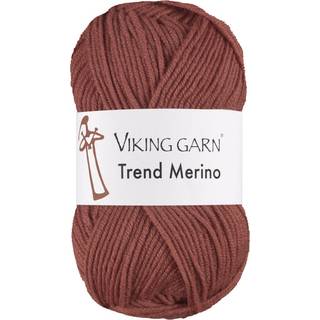 Viking Trend Merino 470 Lys bordeaux Indhold: 100% Ekstrafin merinould Vægt/længde: 50 gram = ca. 125 meter Anbefalede pinde: 4.5 mm Strikkefasthed: 10 cm = 20 m Vask: Kan vaskes på skånsom maskinvask / Maks. 30ºC / Tørres fladt.
