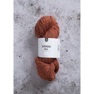 Järbo Svensk Ull 4tr 100g 13 Nordlys Indhold: 100% Svensk uld Vægt/længde: 100g = ca. 135 meter Anbefalede pinde: 5,00 mm Strikkefasthed: 10 cm x 10 cm = 19 m x 24 r Vaskes i hånden, lunkent vand / Tørres fladt.