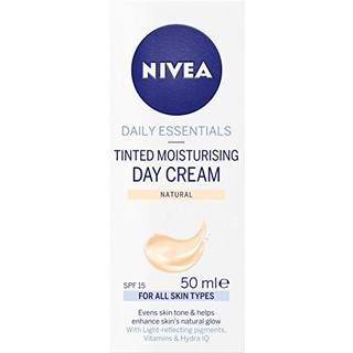 Nivea Visage Daily Essentials Tonet Dagcreme med SPF 15 Naturlig Nuance 50 ml - Fugter, jævner huden, Vitamin E