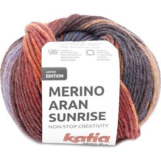 Katia Merino Aran Sunrise 302 Blå-Orange-Rød Indhold: 52% merinould, 48% akryl Vægt/længde: 100 g = ca. 155 meter Anbefalede pinde: 4.5-5.5 mm Strikkefasthed: 10 x 10 cm = 16 m x 20 p Vask: Maskinvask 30℃ / Kan tørretumbles.