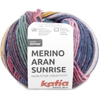 Katia Merino Aran Sunrise 306 Fuchsia-Blå-Okkergul Indhold: 52% merinould, 48% akryl Vægt/længde: 100 g = ca. 155 meter Anbefalede pinde: 4.5-5.5 mm Strikkefasthed: 10 x 10 cm = 16 m x 20 p Vask: Maskinvask 30℃ / Kan tørretumbles.