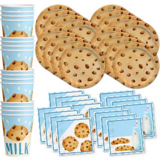M?lk og cookies f?dselsdagsfest forsyninger s?t plader servietter kopper bords?jss?t til 16