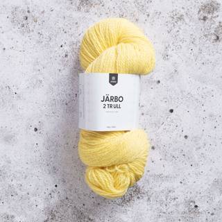Järbo 2 tr Ull 100g 74116 Lemon curd Indhold: 100% Uld Vægt/længde: 100 g = ca. 300 meter Anbefalede pinde: 3.50 mm Strikkefasthed: 10 x 10 cm = 21 m x 30 p Håndvask / Tørres fladt.