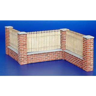 Zaun mit Mauerabschluss