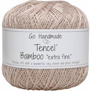 Go Handmade Tencel Bamboo Extra Fine 17733 Kit Indhold:60% Bambus, 40% Tencel Vægt/længde:50 g = 370 m Anbefalede pinde:2-2,5 mm Strikkefasthed:10 cm = 38-40 m Kan vaskes på maskine, maks. 40°C / Tørres fladt .