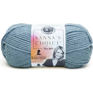 Lion Brand Vanna's Choice 860-108A Dusty Blue Indhold:100% akryl Vægt/Indhold:100 g = 170 meter Anbefalede pinde:5.50 mm Strikkefasthed:10 x10 cm = 16 m x 22 p Vask:Maskinvask max 40°C.