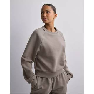 Everyday Cropped Crewneck Greige