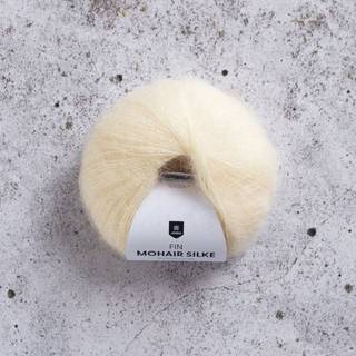 Järbo Fin Mohair Silke 25 Sommersang Indhold: 72% Mohair, 28% Silke Vægt/længde: 25 g = ca. 210 meter Anbefalede pinde: 3,00 mm Strikkefasthed: 10 cm = 24 m Vaskes i hånden, lunkent vand / Tørres fladt.