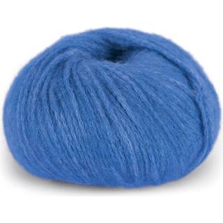 Du Store Alpakka Pus 4058 Kongeblå Indhold: 70% baby alpakka, 17% akryl, 13% polyamid Vægt/længde: 50 g = ca. 100 meter Strikkefasthed: 10 cm = 12 m Anbefalede pinde: 9.00 mm Vask: Maskinvask 30 °C / Tåler ikke tørretumbling / Tørres fladt.