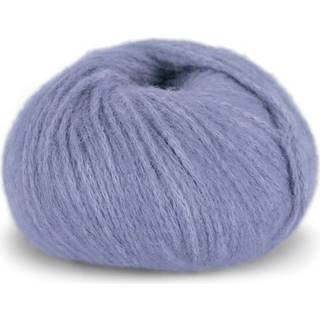 Du Store Alpakka Pus 4062 Lilla Indhold: 70% baby alpakka, 17% akryl, 13% polyamid Vægt/længde: 50 g = ca. 100 meter Strikkefasthed: 10 cm = 12 m Anbefalede pinde: 9.00 mm Vask: Maskinvask 30 °C / Tåler ikke tørretumbling / Tørres fladt.