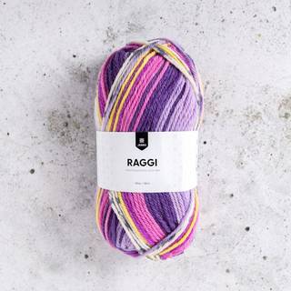 Järbo Raggi 100g 15221 Passion fruit Indhold: 70% Superwash Uld / 30% Polyamid Vægt/længde: 100 gram = ca. 150 meter Anbefalede pinde: 4.50 - 5.50 mm Strikkefasthed: 10 x 10 cm = ca 18 / 16m x 24 / 21p Anbefalet hæklenål: 4.50 mm Hæklefasthed: 10 x 10 cm = ca 14 fm x 17 p Maskinvask 40°C / Tørres fladt / Brug ikke skyllemiddel.