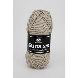 Svarta Fåret Stina 24 Mandelmælk Indhold: 100% kæmmet bomuld Vægt/længde: 50 g = ca. 80 meter Anbefalede pinde: 5 mm Strikkefasthed: 10 x 10 cm = 18 m Vask: Vask ved 40 ℃.