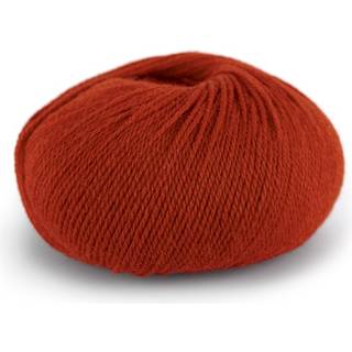Du Store Alpakka Wool 520 Terracotta Indhold: 60% fineste alpaca, 40% uld Vægt/længde: 50 g = ca. 166 meter Anbefalede pinde: 3 mm Strikkefasthed: 10 cm = 27 m Vaskeanvisning:Håndvask ved 30grader. Vendes med vrangen udad før vask. Brug vaskepose. Brug vaskemiddel til uld/silke- gerne økologisk. Brug ikke skyldemiddel. Tørres fladt.