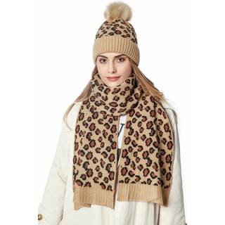 Matchende hue og halstørklæde med leopardprint