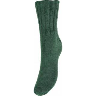 Järbo Junior Raggi 50g 68419 Forest green Indhold: 75% Superwash uld, 25% polyamid Vægt/længde: 50 g = ca. 200 meter Anbefalede pinde: 3 mm Strikkefasthed: 10 x 10 cm = 27-28 m x 40 p Maskinvask, max 40°C / Tørres fladt.