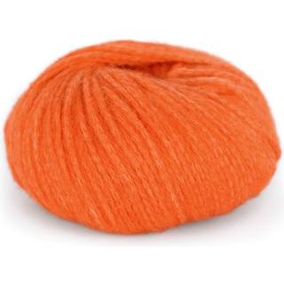 Du Store Alpakka Pus 4059 Orange Indhold: 70% baby alpakka, 17% akryl, 13% polyamid Vægt/længde: 50 g = ca. 100 meter Strikkefasthed: 10 cm = 12 m Anbefalede pinde: 9.00 mm Vask: Maskinvask 30 °C / Tåler ikke tørretumbling / Tørres fladt.