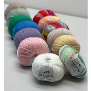 Lang Yarns Merino 200 Bebe Color 451 Indhold: 100% Superwash Merinould Vægt/længde: 50 g = 203 meter Anbefalede pinde: 2,5-3,5 mm. Strikkefasthed: 10 x 10 cm = 28 m x 32 p Vask: Finvask 40ºC / Brug aldrig skyllemiddel / Tørres fladt.