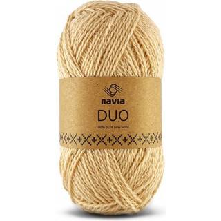 Navia DUO 272 Mandel Indhold: 100% Uld Vægt/Længde: 50 g = ca. 180 meter Anbefalede pinde: 3,5 mm Strikkefasthed: 10 cm = 22 masker Vaskes i hånden / Tåler ikke tørretumbling, tørres fladt..