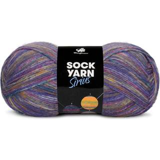Mayflower Sock Yarn Universe Sirius 02 Pink/Blå/Lilla Indhold: 75% Superwash uld, 25% Polyamid Vægt/længde: 50 gram = ca. 210 meter Anbefalede pinde: 2.50-3.00 mm Strikkefasthed: 10 x 10 cm = 28 m x 42 rk Finvask eller uldvask 40°C / Tørres fladt.