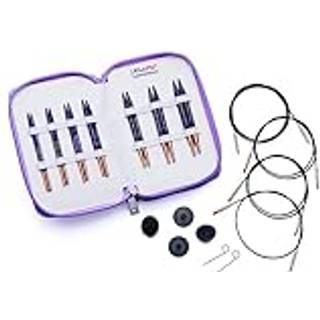 KnitPro J’adore Cubics Udskiftelige Rundpindesæt Special Materiale: Lamineret birketræ Typer: Udskiftbare rundpinde Størrelser: 4.00, 4.50, 5.00, 5.50, 6.00, 7.00 og 8.00 mm Pindelængde: 10 cm Andet indhold: 4 swivel-kabler: 40 cm x2 og 50 cm x2 8 Stoppere 3 Strammenøgler Lilla stofetui med lynlås.