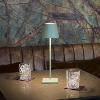 Nuindie LED genopladelig bordlampe, USB-C, salviegrøn, IP54, dæmpbar