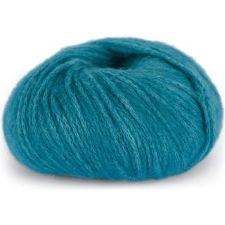 Du Store Alpakka Pus 4002 Mørk turkis Indhold: 70% Baby alpakka, 17% Akryl, 13% Polyamid Vægt/længde: 50 g = ca. 100 meter Strikkefasthed: 10 cm = 12 m Anbefalede pinde: 9mm Vask: Maskinvask 30 °c / Tåler ikke tørretumbling / Tørres.