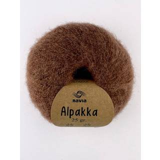 Navia Alpakka 876 Nutmeg Indhold: 100% Alpaca Vægt/Længde: 25 g = ca. 230 meter Anbefalede pinde: 3-5 mm Strikkefasthed: 10 cm = 18-24 masker Vaskes i hånden / Tåler ikke tørretumbling, tørres fladt..
