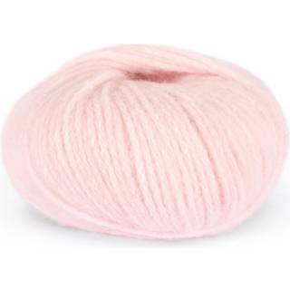 Du Store Alpakka Pus 4020 Lys rosa Indhold: 70% Baby alpakka, 17% Akryl, 13% Polyamid Vægt/længde: 50 g = ca. 100 meter Strikkefasthed: 10 cm = 12 m Anbefalede pinde: 9mm Vask: Maskinvask 30 °c / Tåler ikke tørretumbling / Tørres.