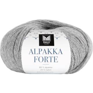 Dale Alpakka Forte 715 Grå meleret Indhold: 80% alpaca, 20% nylon Vægt/længde: 50 g = ca. 133 meter Anbefalede pinde: 2.5-3.5 mm Strikkefasthed: 10 cm = 26-27 m på pind 2.5-3 mm / 25 m på pind 3.5 mm Vask: Uldvask30 °C / Vaskes med vrangen ud / Brug vaskemiddel til ud/silke / Brug ikke skyllemiddel / Tørres fladt.