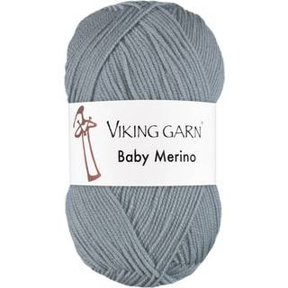 Viking Trend Baby Merino 223 Gråblå Indhold: 100% Merinould "superwash" Vægt/længde: 50 gram = ca. 175 meter Anbefalede pinde: 3 mm Strikkefasthed: 10 cm = 28 m Tåler maskinvask, uldvask max 40°C. Tørres fladt.