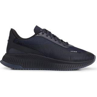 Sneakers designet i strømpestil med strikket overdel og sål med fiskebensmønster