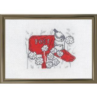 Broderikit Postkasse R5794 10 x 15 cm Charmerende broderisæt motiv Perfekt til små kreative projekter Mål: 10x15 cm Indeholder alt nødvendigt materiale Detaljeret postkasse-design i blå toner.