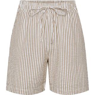 Sally Shorts, Nomad, L