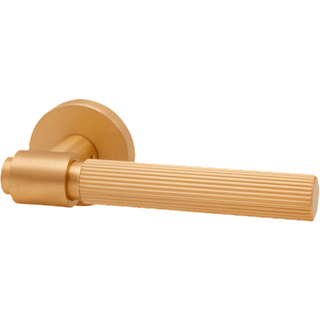 Beslag Design Helix 200 Stripe dørgreb inkl. nøgleskilt, messing