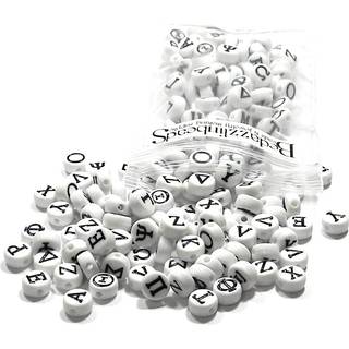 1 000 Assorteret gr?sk alfabet 7 mm x 4 mm flad rund plast akrylhvidt og sort m?ntbrev perler