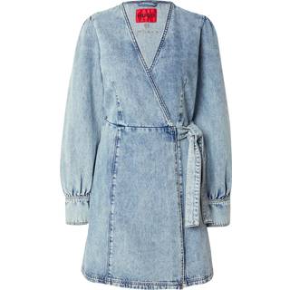 Havblå slå om-kjole i kraftig denim