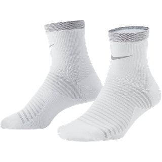 Nike Spark Letvægts Ankelstrømper M 41-43 - Komfortable og åndbare sokker til løb og træning i hvid.