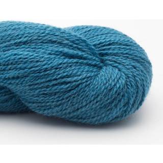 BC Garn Babyalpaca 10/2 RAS 53 Petroleumgrøn RAS Indhold: 100% Alpaca Vægt/længde: 50 g. = ca. 250 meter Anbefalede pinde: 2.5-4mm Strikkefasthed: 10 x 10 cm = 31 m x 42 r Vask: Håndvask/ Tåler ikke tørretumbling.