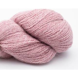 BC Garn Babyalpaca 10/2 RAS 126 Støvet Pink RAS Indhold: 100% Alpaca Vægt/længde: 50 g. = ca. 250 meter Anbefalede pinde: 2.5-4mm Strikkefasthed: 10 x 10 cm = 31 m x 42 r Vask: Håndvask/ Tåler ikke tørretumbling.