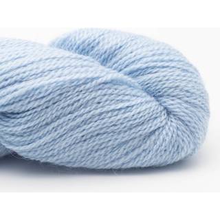 BC Garn Babyalpaca 10/2 RAS 55 Babyblå RAS Indhold: 100% Alpaca Vægt/længde: 50 g. = ca. 250 meter Anbefalede pinde: 2.5-4mm Strikkefasthed: 10 x 10 cm = 31 m x 42 r Vask: Håndvask/ Tåler ikke tørretumbling.