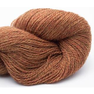 BC Garn Babyalpaca 10/2 RAS 124 Rustbrun RAS Indhold: 100% Alpaca Vægt/længde: 50 g. = ca. 250 meter Anbefalede pinde: 2.5-4mm Strikkefasthed: 10 x 10 cm = 31 m x 42 r Vask: Håndvask/ Tåler ikke tørretumbling.