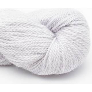 BC Garn Babyalpaca 10/2 RAS 75 Lys Grå RAS Indhold: 100% Alpaca Vægt/længde: 50 g. = ca. 250 meter Anbefalede pinde: 2.5-4mm Strikkefasthed: 10 x 10 cm = 31 m x 42 r Vask: Håndvask/ Tåler ikke tørretumbling.