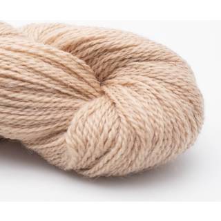 BC Garn Babyalpaca 10/2 RAS 109 Creme RAS Indhold: 100% Alpaca Vægt/længde: 50 g. = ca. 250 meter Anbefalede pinde: 2.5-4mm Strikkefasthed: 10 x 10 cm = 31 m x 42 r Vask: Håndvask/ Tåler ikke tørretumbling.