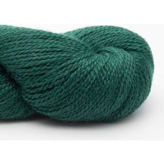 BC Garn Babyalpaca 10/2 RAS 59 Flaskegrøn RAS Indhold: 100% Alpaca Vægt/længde: 50 g. = ca. 250 meter Anbefalede pinde: 2.5-4mm Strikkefasthed: 10 x 10 cm = 31 m x 42 r Vask: Håndvask/ Tåler ikke tørretumbling.