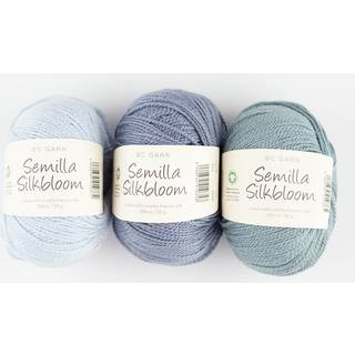 BC Garn Semilla Silkbloom GOTS 001 Natur Indhold: 75% Uld, 25% Silke Vægt/længde: 50 g = ca. 200 meter Anbefalede Pinde: 2.5 mm Strikkefasthed: 10 x 10 cm = 31 m x 46 p Vask: Maskinvask 30 °C/ Tåler ikke tørretumbling.