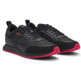 Sneakers i blandede materialer og med logodetaljer