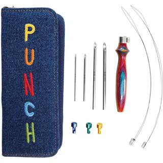 KnitPro The Vibrant Punch Needle Set Indeholder:Etui med 1 punch needle håndtag, 4 nåle, 3 vedhæftninger, 2 nåletrådere, instruktionshæfte Nålestørrelser:2 mm, 3 mm, 4 mm og 5 mm Størrelser af vedhæftninger: 2 mm, 3 mm og 4 mm.