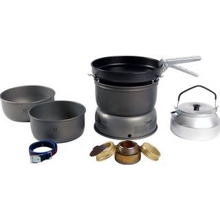 Spritbrænder Trangia 27 Small, 1000 W + 2 gryder &amp; vindskærm i HA / hårdanodiseret aluminium + 1 stegepande NS / Non Stick-teflon + 1 kaffekande + gribetang + rem, Uden brændstof