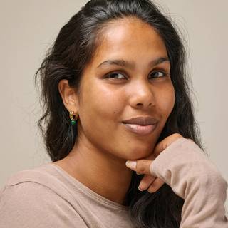 Enamel Avaya Hoops Øreringe i Forgyldt Sølv med Emaljekugle
